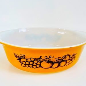 Vintage Pyrex Casserole Dish 1.5 Quarts